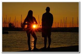 爱在黄昏日落时,爱在时光里悄然绽放